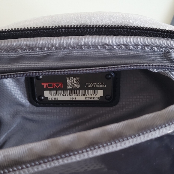 NWT TUMI Alpha Split Travel Kit Black - Picture 5 of 7